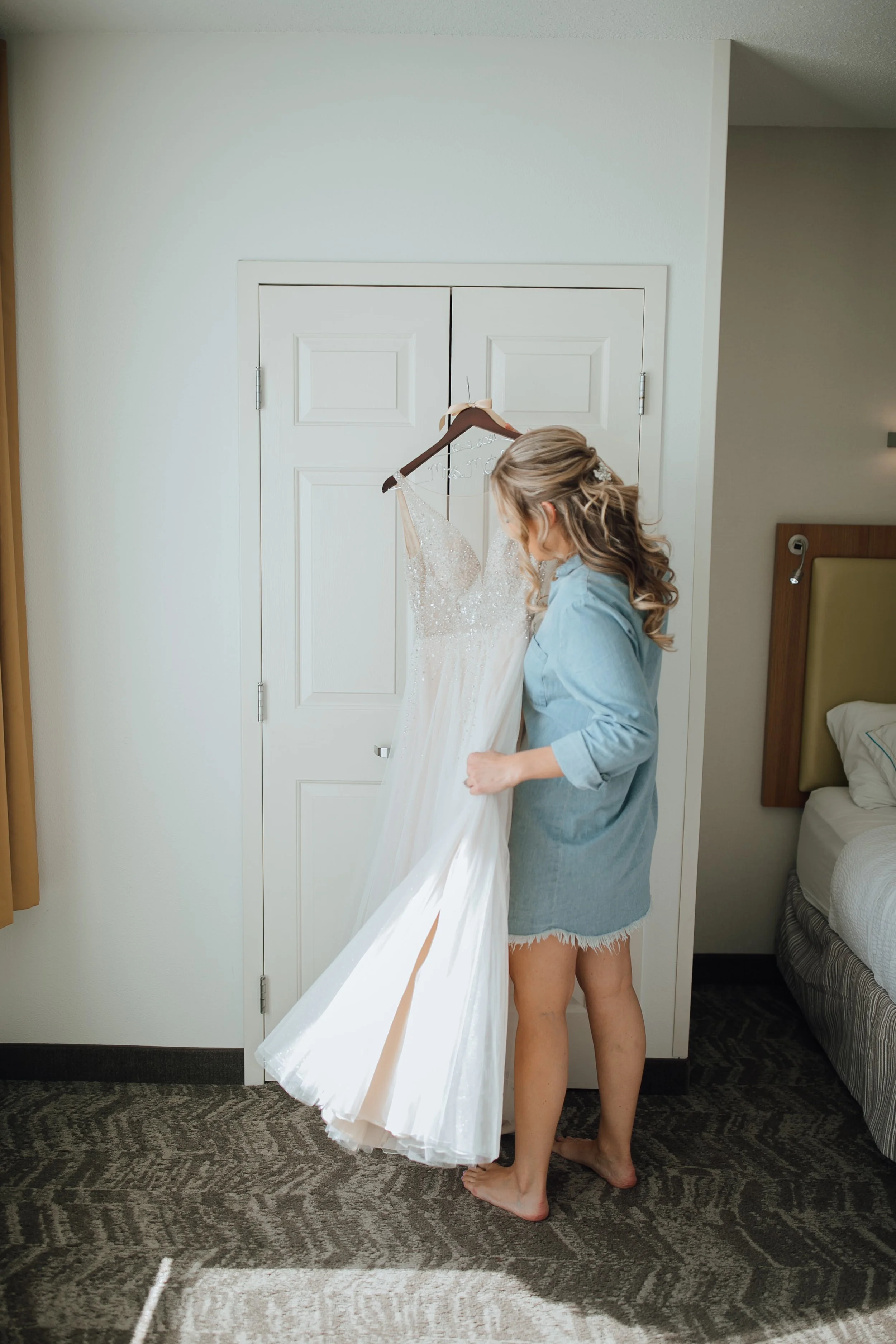 2021-10-Julie-Jon-Preparations-Clarkston-Wedding-Michigan-Wedding-Photographer-137.jpg