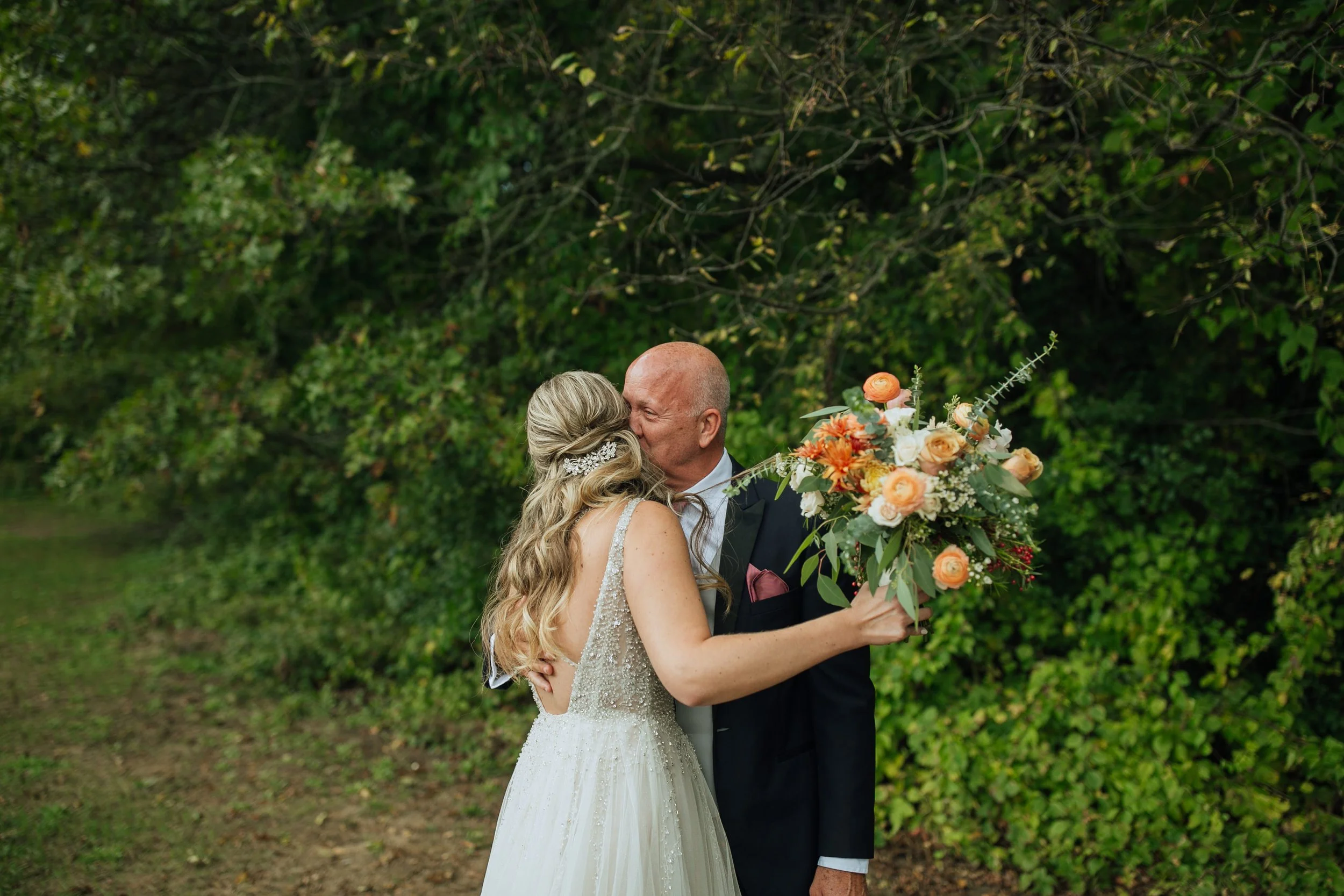 2021-10-Julie-Jon-Preparations-Clarkston-Wedding-Michigan-Wedding-Photographer-226.jpg