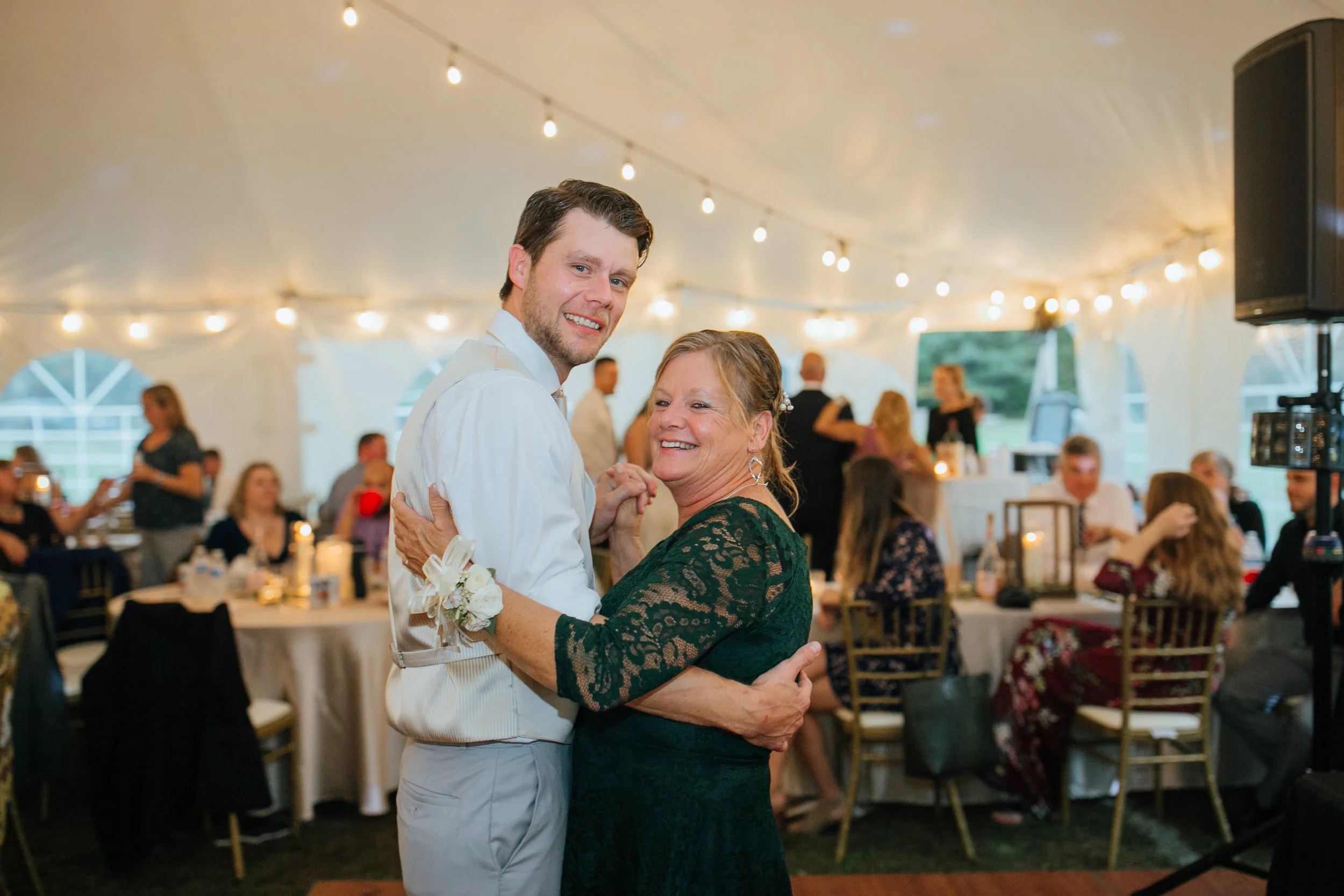 2021-10-Julie-Jon-Reception-Clarkston-Wedding-Michigan-Wedding-Photographer-209.jpg
