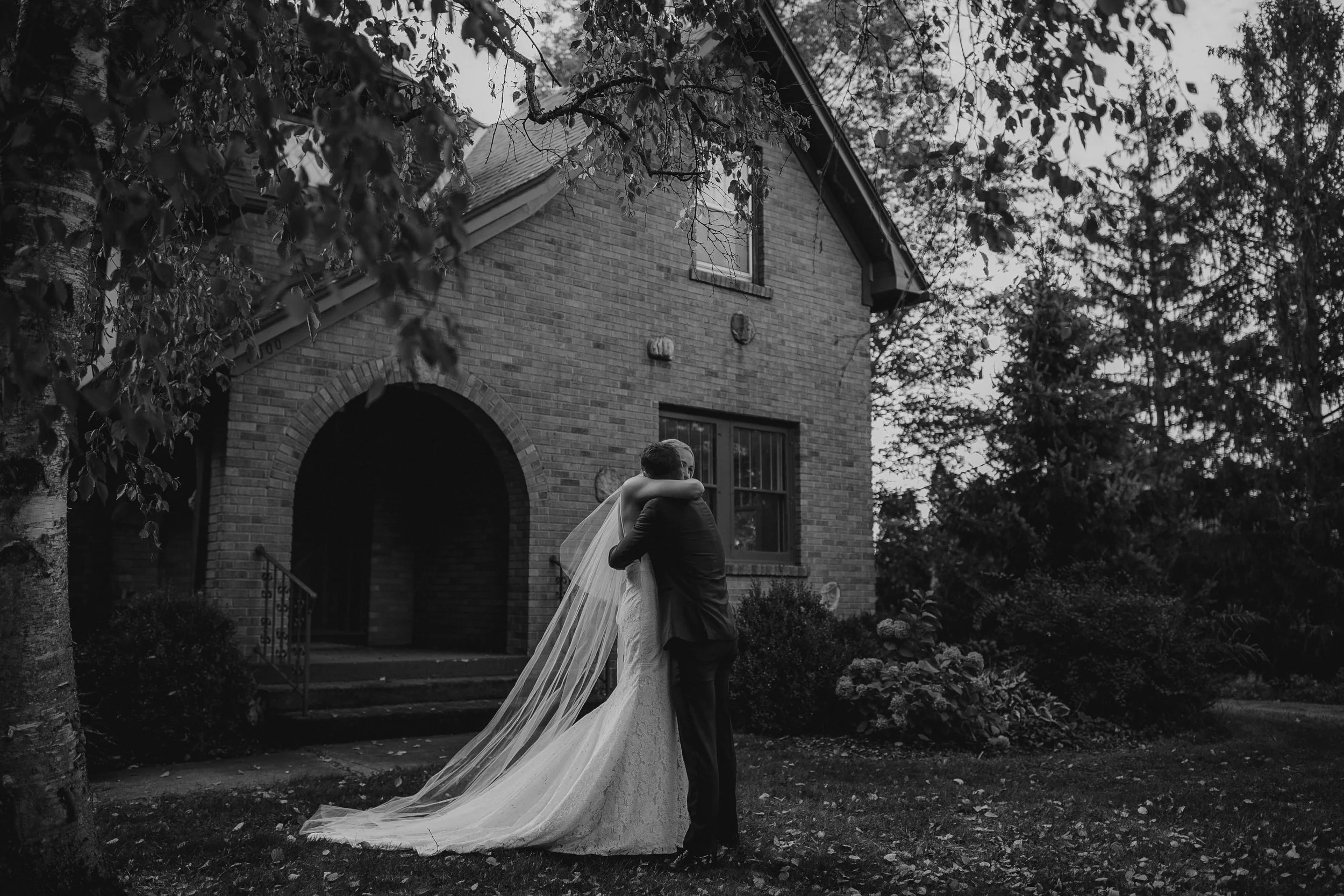 2019-10-Megan-Alex-First-Look-Grand-Rapids-Wedding-Michigan-Wedding-Photographer-25.jpg