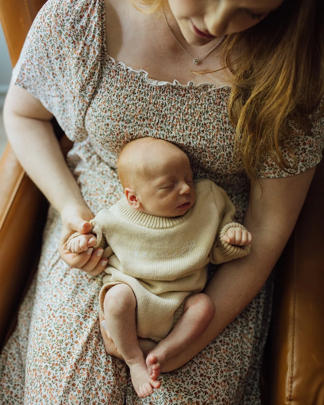 spent a dreamy, slow, newborn bliss of a morning in the beautiful home of madison + nick [ who were also a past bride + groom of mine 🥹 ] to document sweet baby bennett with his adoring [ and some furry ] family members.  i felt so, so incredibly lu