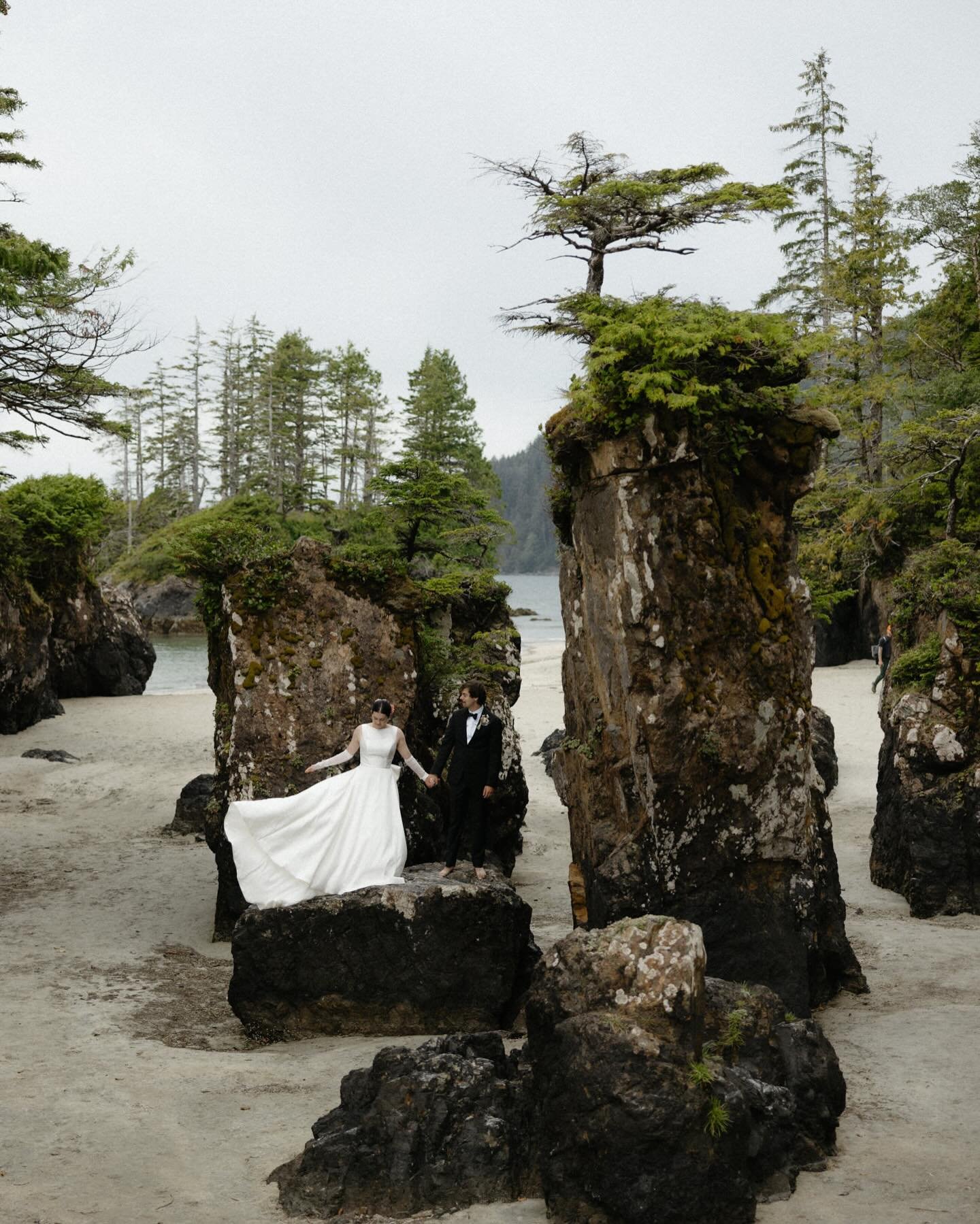 Love the beachy and forest vibe but want more of an adventure and less crowds? I&rsquo;ve got the perfect place for you! Sydney and Wyatt wanted the same thing and with their creative thinking they were able to elope with their friends in San Josef B
