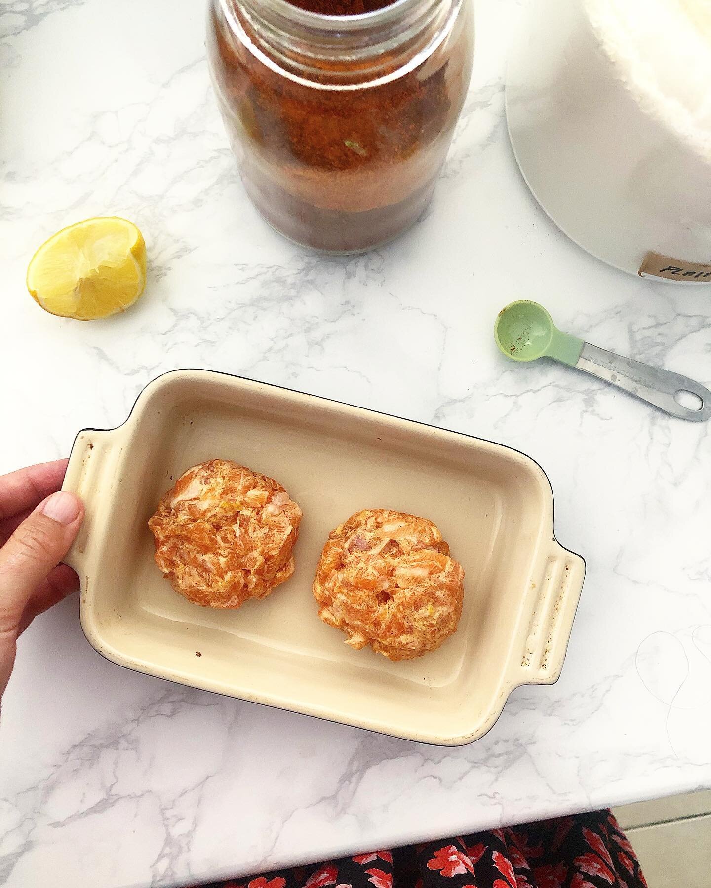 //THE QUICKEST SALMON FISHCAKES// I call these fishcakes but they could also qualify as salmon burgers/patties as they aren&rsquo;t bulked out with the usual potato or breadcrumbs which means they are  lighter, quick to make and packed full of nutrie