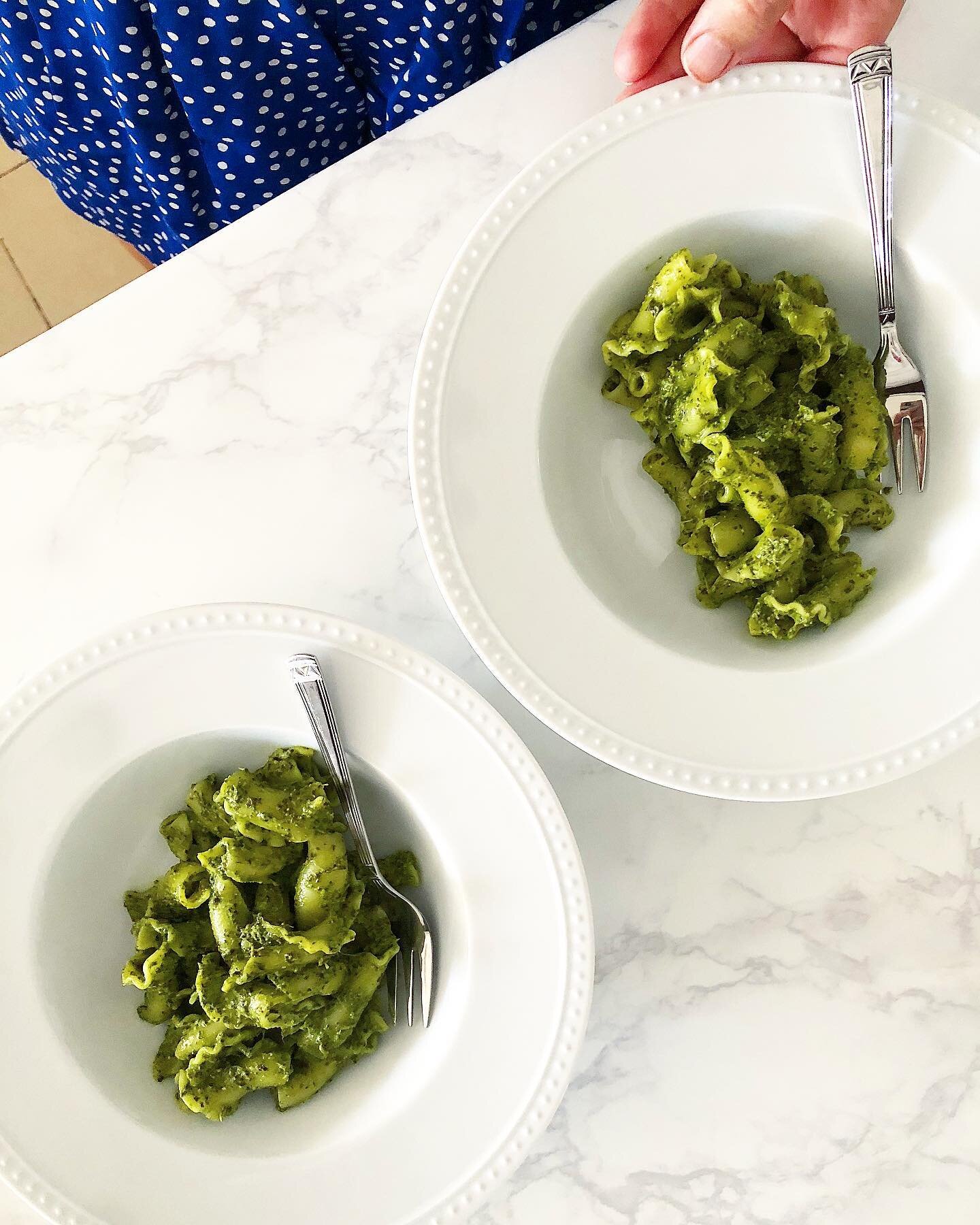 //💚 GREEN PASTA💚// Still obsessed with my kale pesto... the girls genuinely love this &lsquo;green pasta&rsquo; so if you are struggling with getting your children to eat greens then this is definitely worth a try! It&rsquo;s not a traditional pest