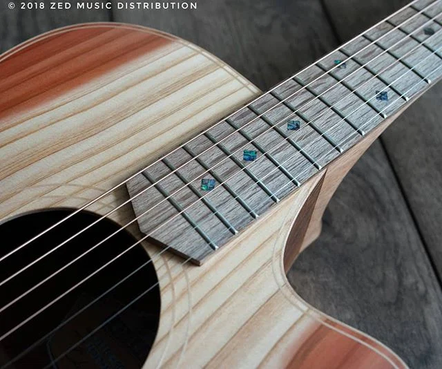 This weeks FL 2 Rewood Blackwoods gorgeous River Sheoak fingerboard.
That grain!
#big #bold #dreadnaught
Contact us here at ColeClarkUK to find out more and get in touch with Zed Music Distribution to find your nearest Cole Clark dealer and get your hands on one!
Photo and Copyright owned by Zed Music Distribution.
#coleclark #coleclarkguitars #redwood #california #oneofakind #rare #monday #mondaymotivation #mondays #worldsmostnaturalpickup
#acousticguitar #acousticaguitar #acoustic #guitars #guitarist #guitar #guitarsdaily #zedmusicdistribution #martin #taylor #fender #gibson