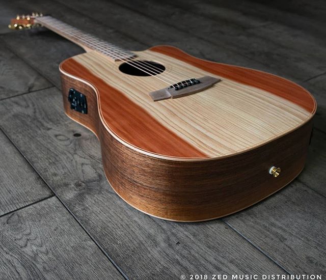 A close up of the this awesome Redwood top and the incredible grain!
#big #bold #dreadnaught
Contact us here at ColeClarkUK to find out more and get in touch with Zed Music Distribution to find your nearest Cole Clark dealer and get your hands on one!
Photo and Copyright owned by Zed Music Distribution.
#coleclark #coleclarkguitars #redwood #california #oneofakind #rare #monday #mondaymotivation #mondays #worldsmostnaturalpickup
#acousticguitar #acousticaguitar #acoustic #guitars #guitarist #guitar #guitarsdaily #zedmusicdistribution #martin #taylor #fender #gibson