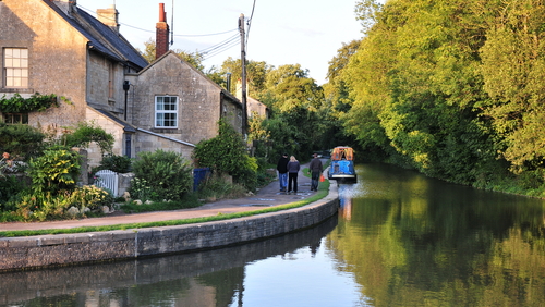 Beautiful walks from the Cottage, along the Avon & Kennet canal across the Somerset & Wiltshire borders