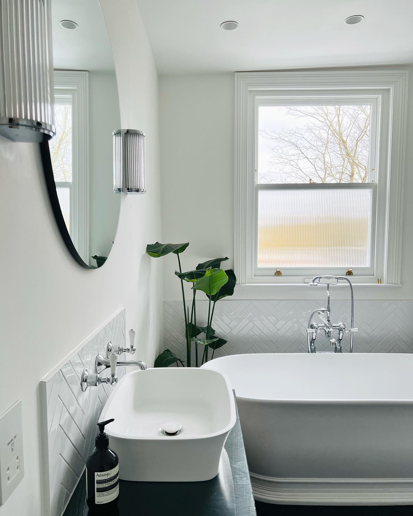 Haven&rsquo;t shared the main bathroom in a still in a while. I&rsquo;ve added a new green friend 🌱 as the last one wasn&rsquo;t liking the bathroom heat and humidity. This room is still not finished as I want to hang some black and white photos and