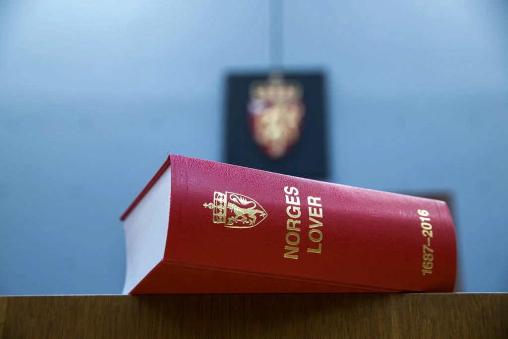 Den nå dømte mannen skal ha hatt seksuell omgang med den mindreårige jenta ved minst 15 tilfeller. I de aller fleste tilfellene før hun var fylt 14 år. Foto: Berit Roald (NTB scanpix) Juli 2018 Les saken