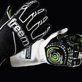 Our partner and new safety company of @ar__motorsports, @freemusa, is going to give us a free pair of Freem Senso 16 Gloves. Send your name and email to info@exclusivetrackdays.org to win this amazing pair. The winner willl have their choice between 