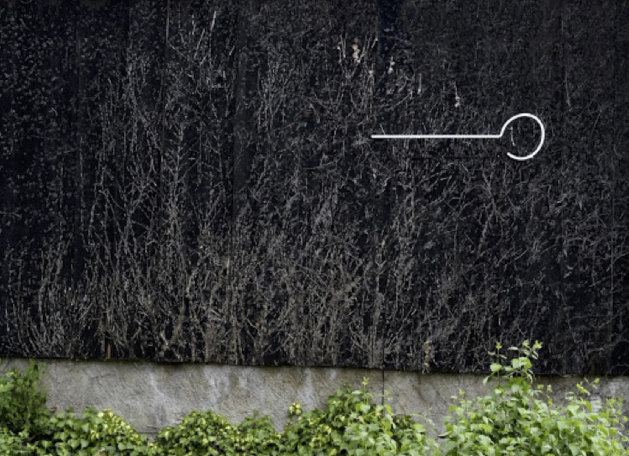 Mai-Thu Perret, Sans titre, 2015, 26 x 110 cm (photo credits © Annick Wetter). TO THE CORNER PIECE SHOP
