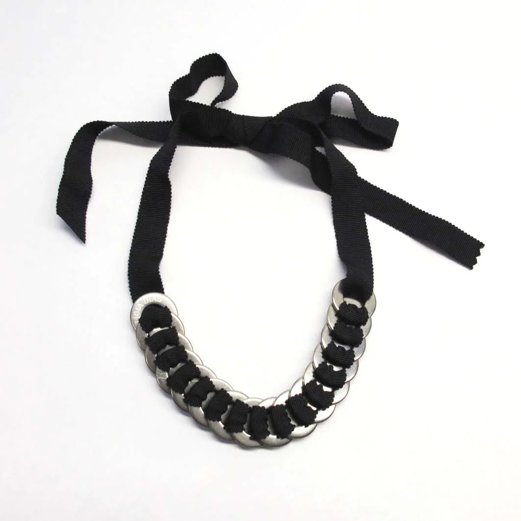 ANNI, 2006/2009, stainless steel, polyester. © Ligia Dias SHOP
