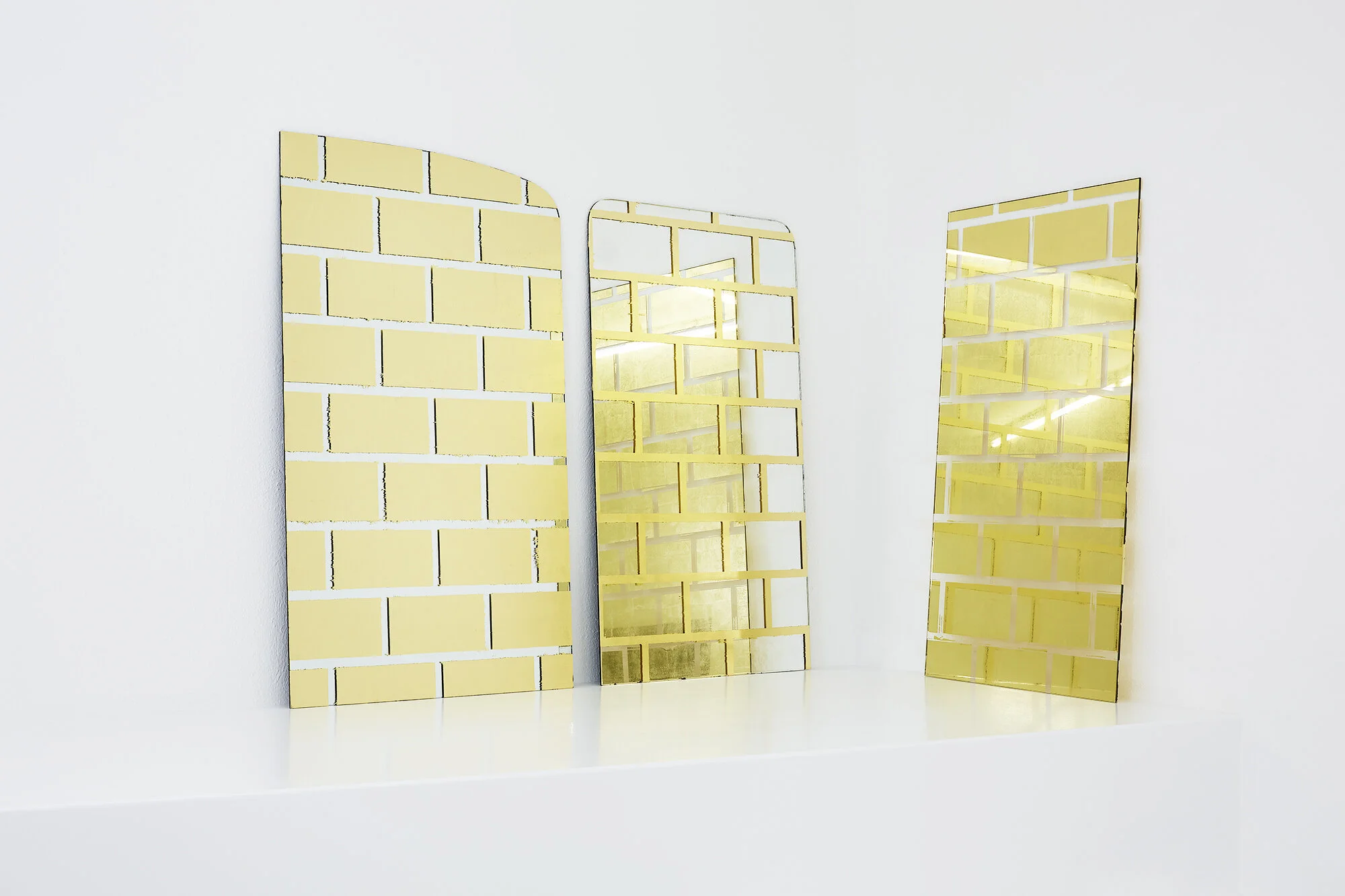  BRIQUES I-III, mirrors 2017, glass, mirror, gold leaf. Private collections Geneva. Photo © Alicia / complete Works 