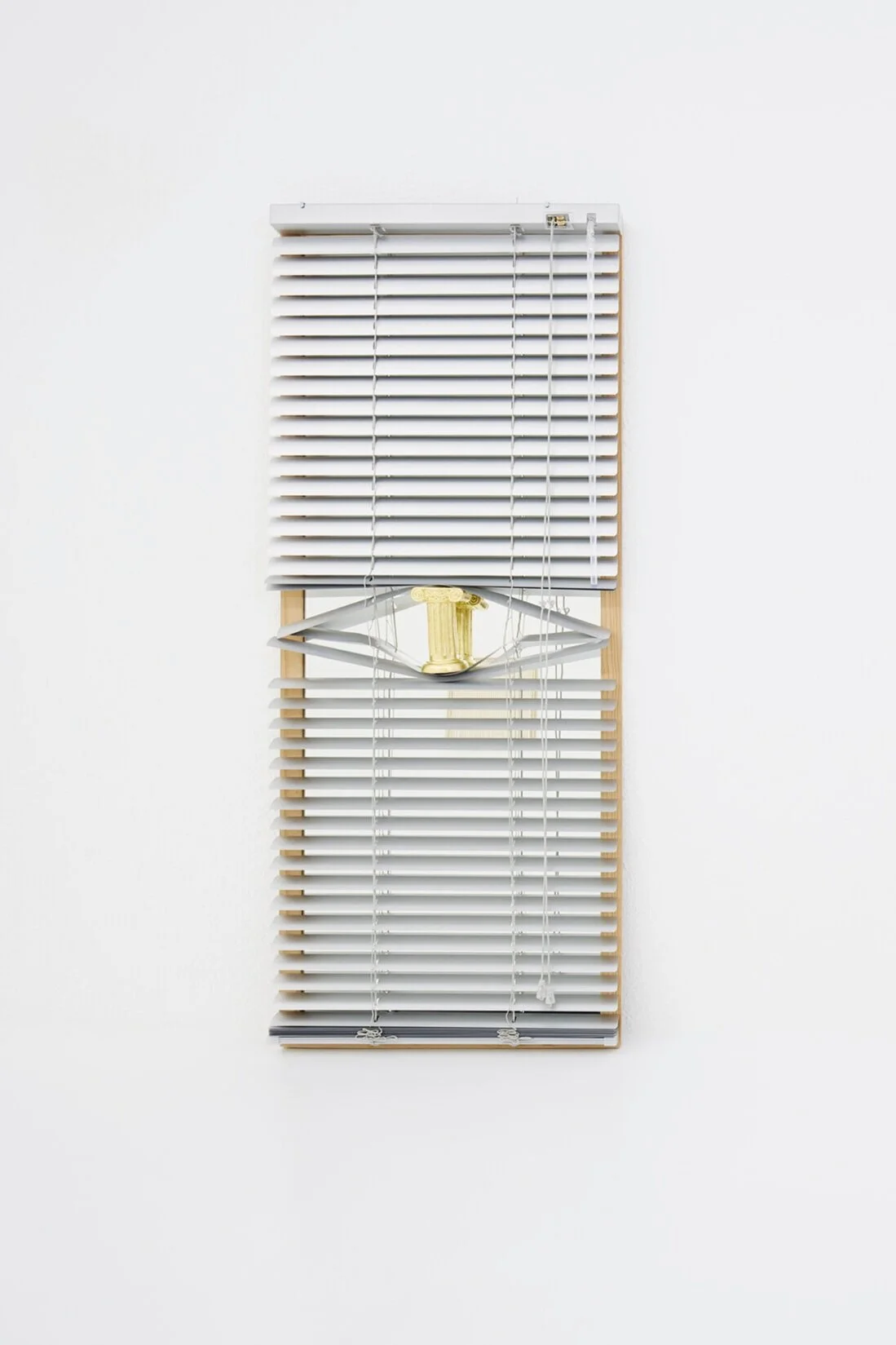  ETTORE, 2017, mirror, aluminium, steel, plaster, gold leaf. Private collection Milan. Photo © Alicia / complete Works 