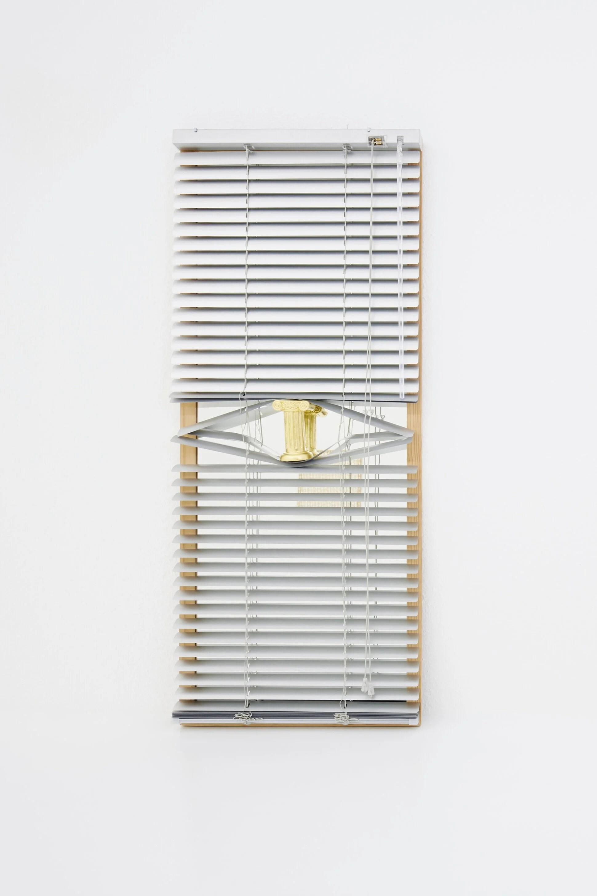  ETTORE, 2017, mirror, aluminium, steel, plaster, gold leaf, 40 x 97 cm. Private collection Milan. Photo Alicia Dubuis / complete Works 