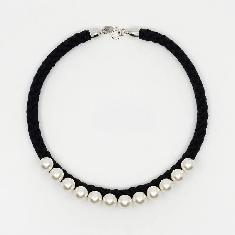 LIGIA DIAS_CDG_BIG-PEARL-ROPE_2025_black_square_WEB.jpg