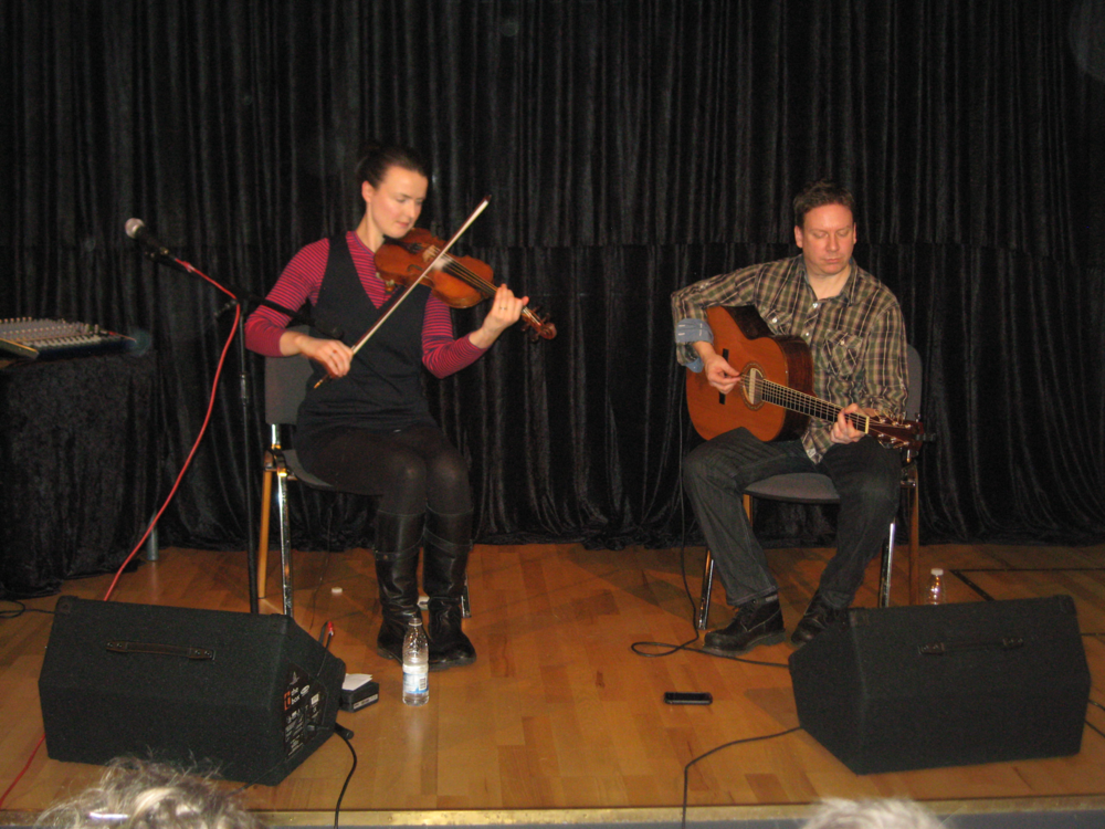 2012, 21. januar, Jenna Reid fra Shetland & guitaristen Kevin Mckenzie