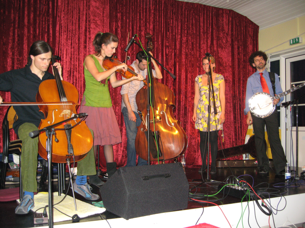 2008, 17. maj, Så kom turen til Crooked Still fra USA. Yderst til højre på banjo, Gregory Liszt som også medvirker i Bruce Springsteens Pete Seeger Session Band