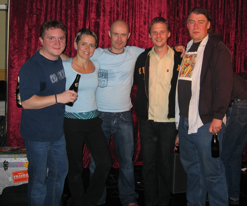 2004, 8. oktober. Flook i Thorøhuse Forsamlingshus. Fløjteekvilibrisme. En uforglemmelig koncert
