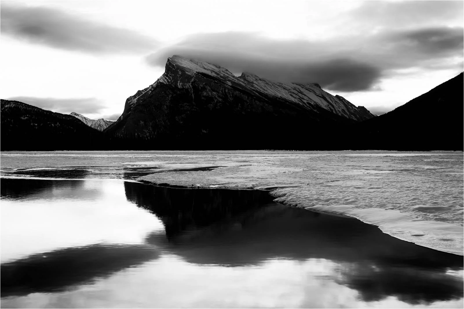 Early-Morning-Sunrise-Black-And-White-3.jpg