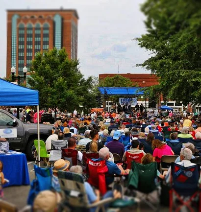 Crowd1.jpg