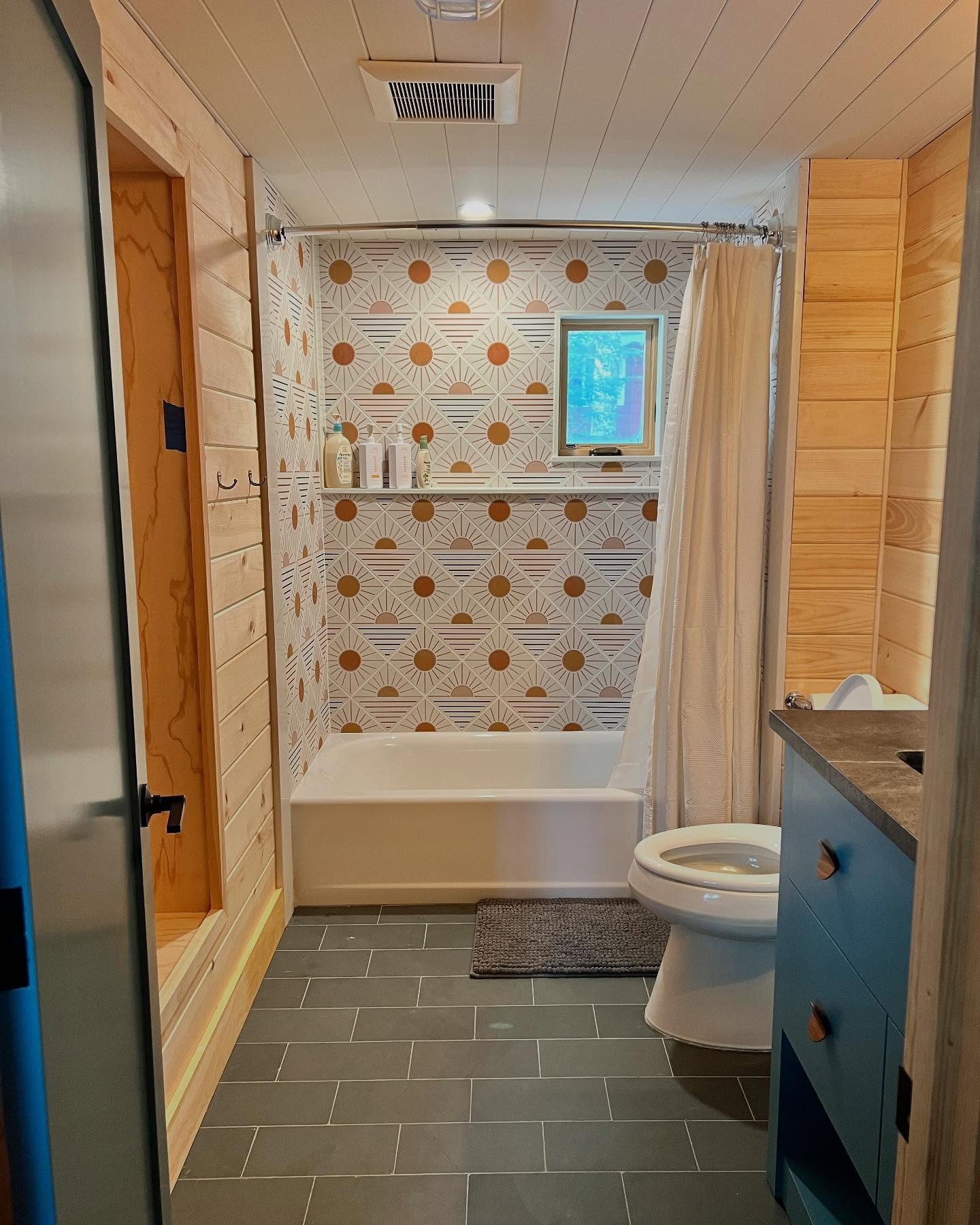 Sometimes we do cabinetry and full interior design! Here is a cute camp bathroom we did at our Maine Lake House project. We’re loving the new shower tiles - perfect for brightening up our mornings. βοΈβοΈβοΈ And huge thanks to @dwrcustomwoodworkin