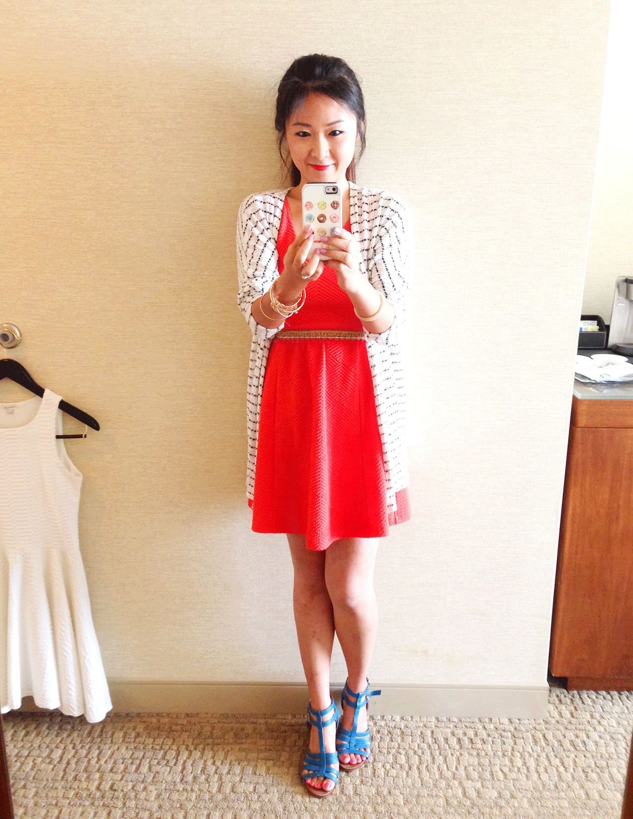 My outfit of the day in front of the hotel mirror:-)
