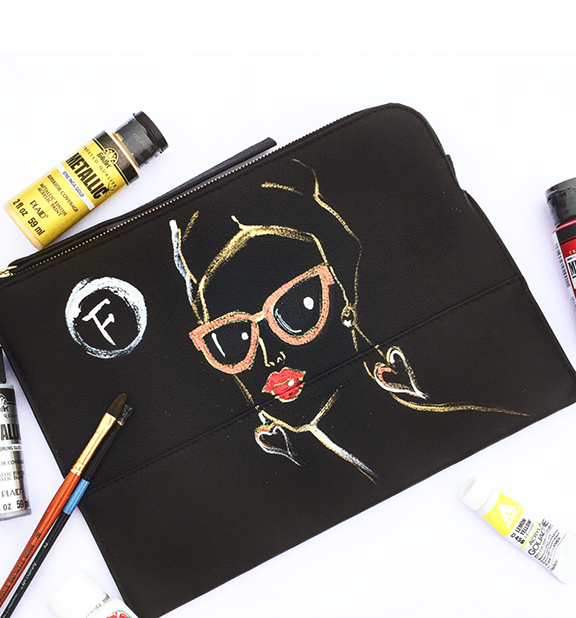 Live-sketch-on-black-leather-bag-for-French-Conncetion-event-by-Rongrong-DeVoe