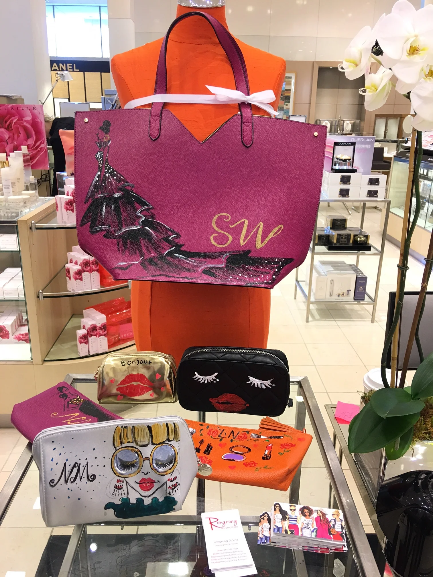 Live bag painting at Neiman Marcus Beauty event — Fashion and