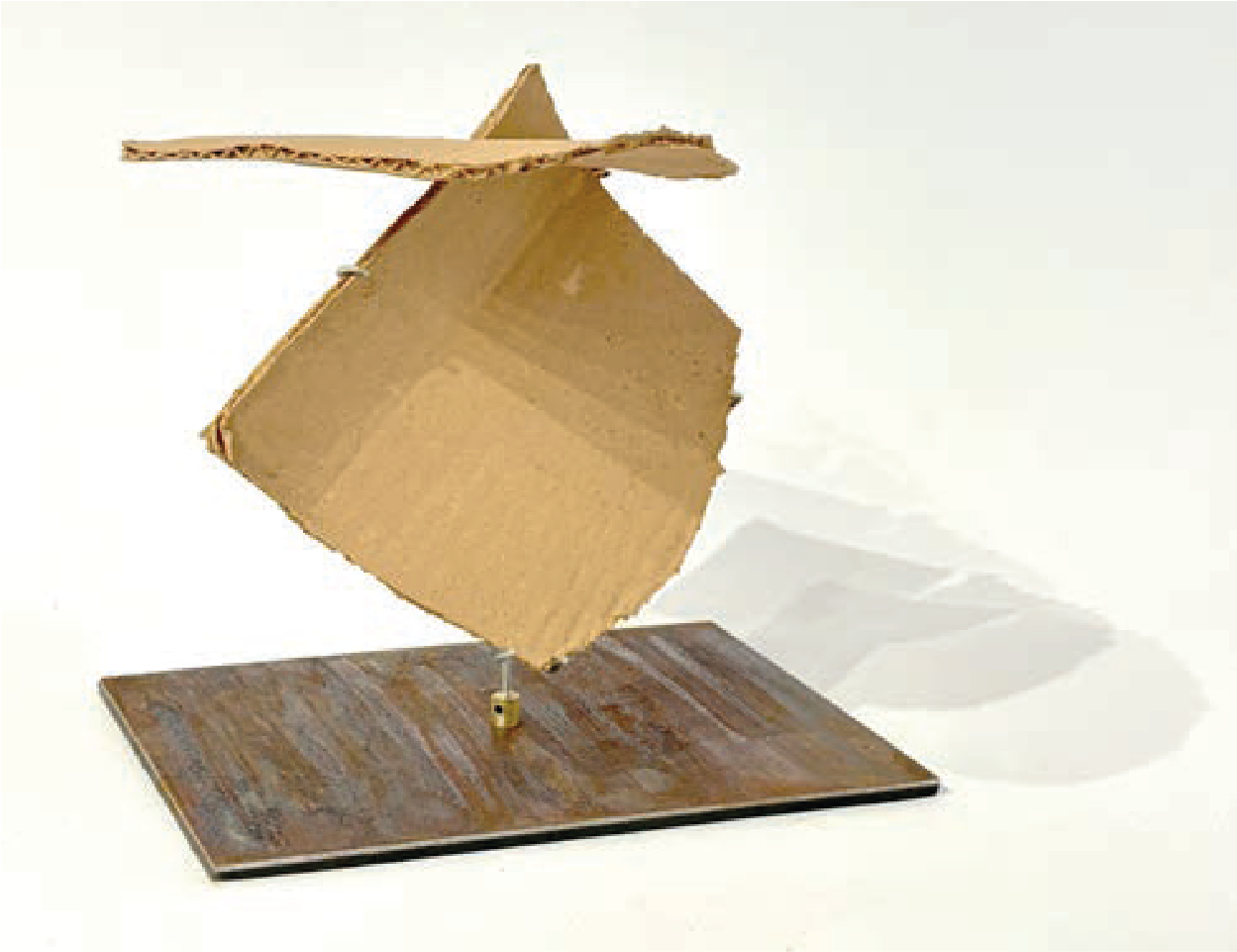 Priscilla González | “Desarrme 1” Cerámica (pasta de papel, arcilla amarilla chamote medio y alta temperatura) 21 x 15 x 20 cm | $625 i.vi