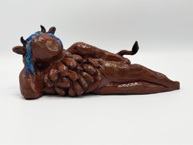 Mat  Kar | “La vaca sagrada” | Cerámica | 13 x 14 x 15 cm | 2026 | $1500 + i.v.a  