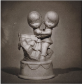 Jorge Chavarría | “Serie: Ternura / Ruptura” | Fotografía digital / Kallitype, entonado en oro, sobre papel algodón libre de ácidos | 12 x 12 pulg $450 + i.v.a