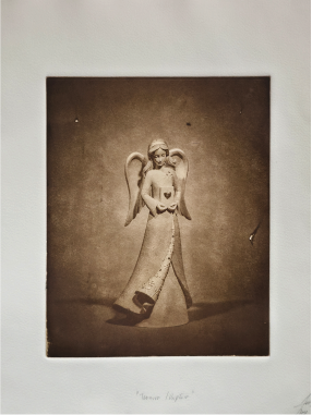 Jorge Chavarría | “Serie: Ternura / Ruptura”, Ed. 1/7 | Fotograbado sobre papel | 30,5 x 39,4 pulg.   $400 + i.v.a