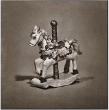 Jorge Chavarría | “Serie: Ternura / Ruptura”, Ed. 1/7 | Fotografía digital / Kallitype, entonado en oro, sobre papel algodón  | 30,5 x 30,5 cm $450 + i.v.a