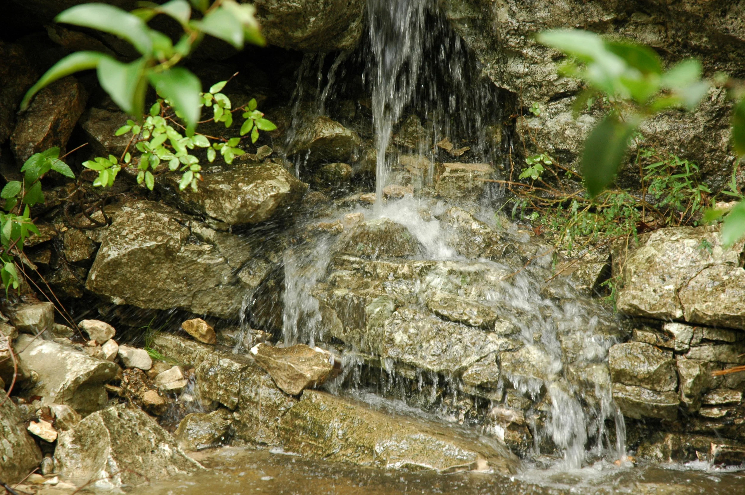 Barton_Creek_TX_waterfall_1.jpg