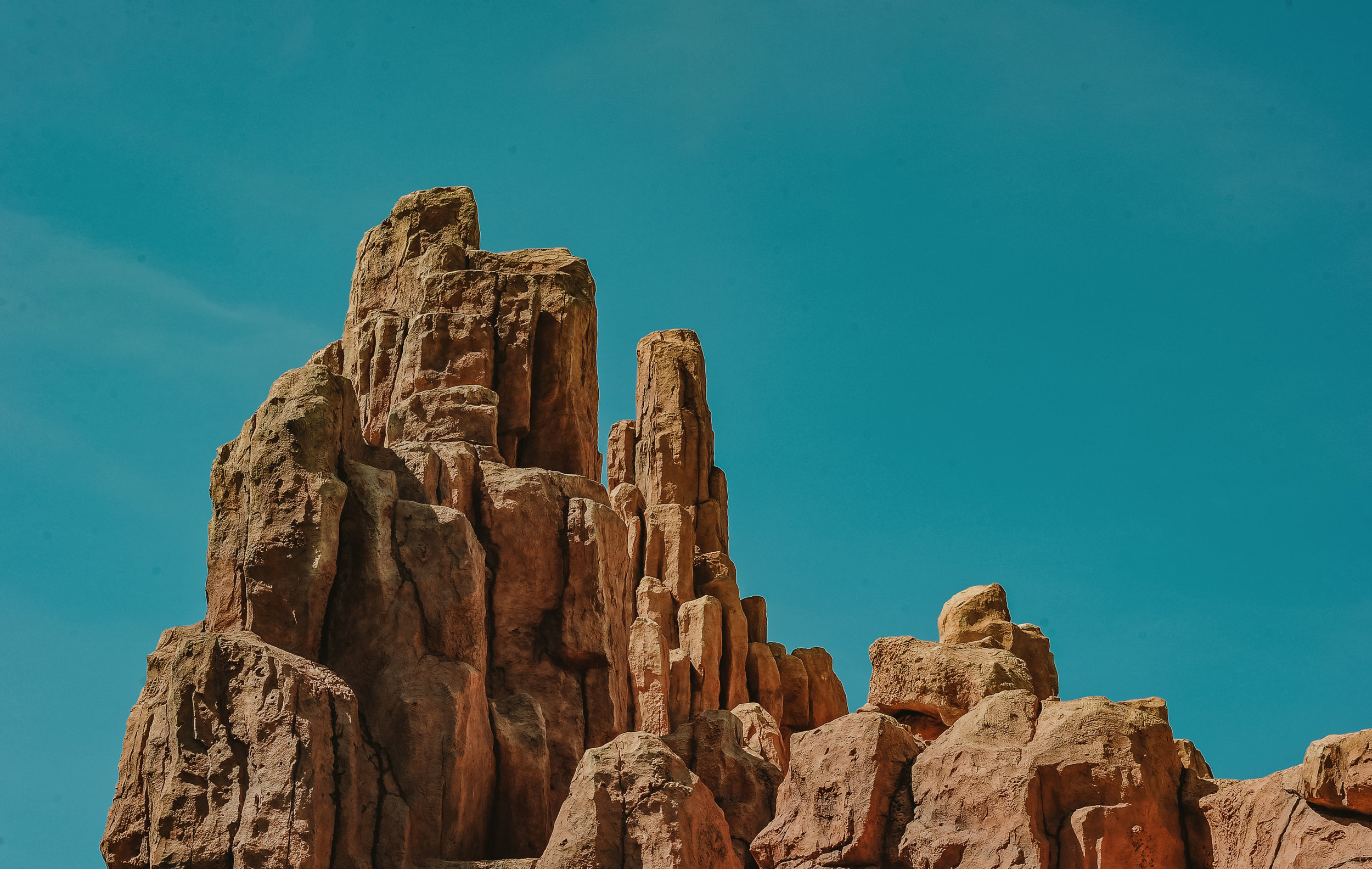 bossfight-free-high-stock-photos-sky-blue-rocks.jpeg