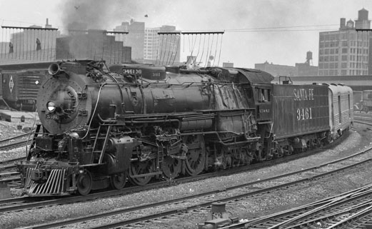 ATSF Train 19, No. 19, the Chief, with engine 3461, rounds the curve at Clark Street on the way out of Chicago. Photograph by Wallace W. Abbey and courtesy of the Center for Railroad Photography & Art, www.railphoto-art.org.