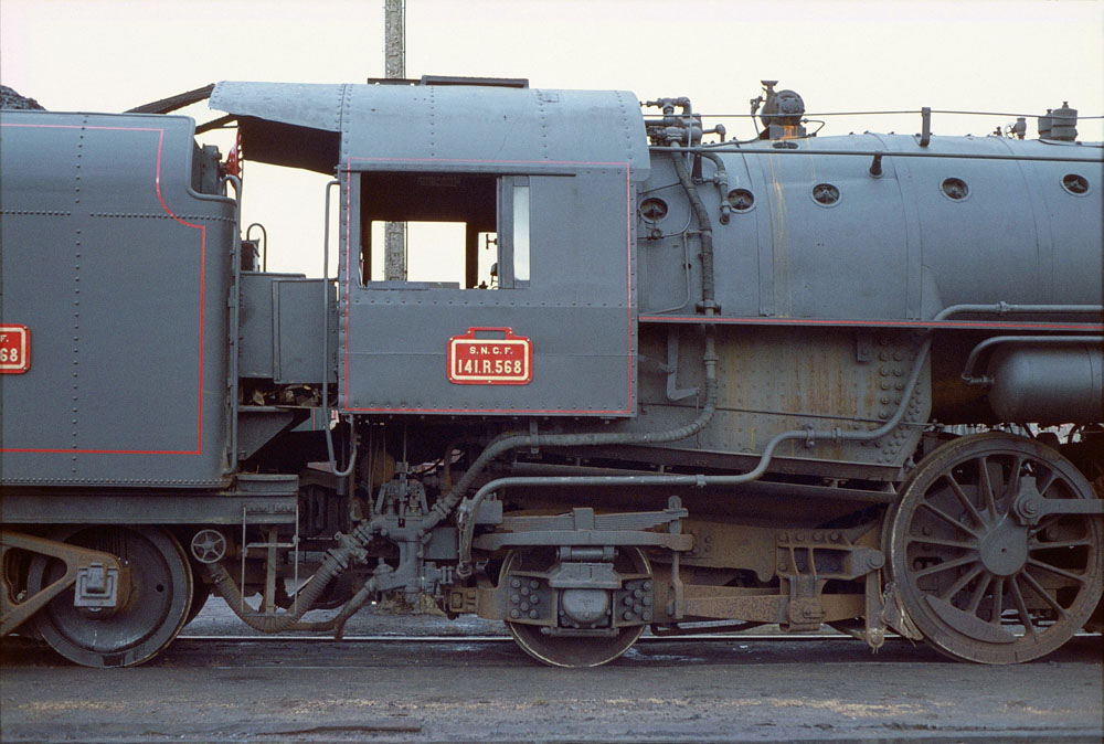 Again 141 R 568 - note traditional non-cast trailing truck.