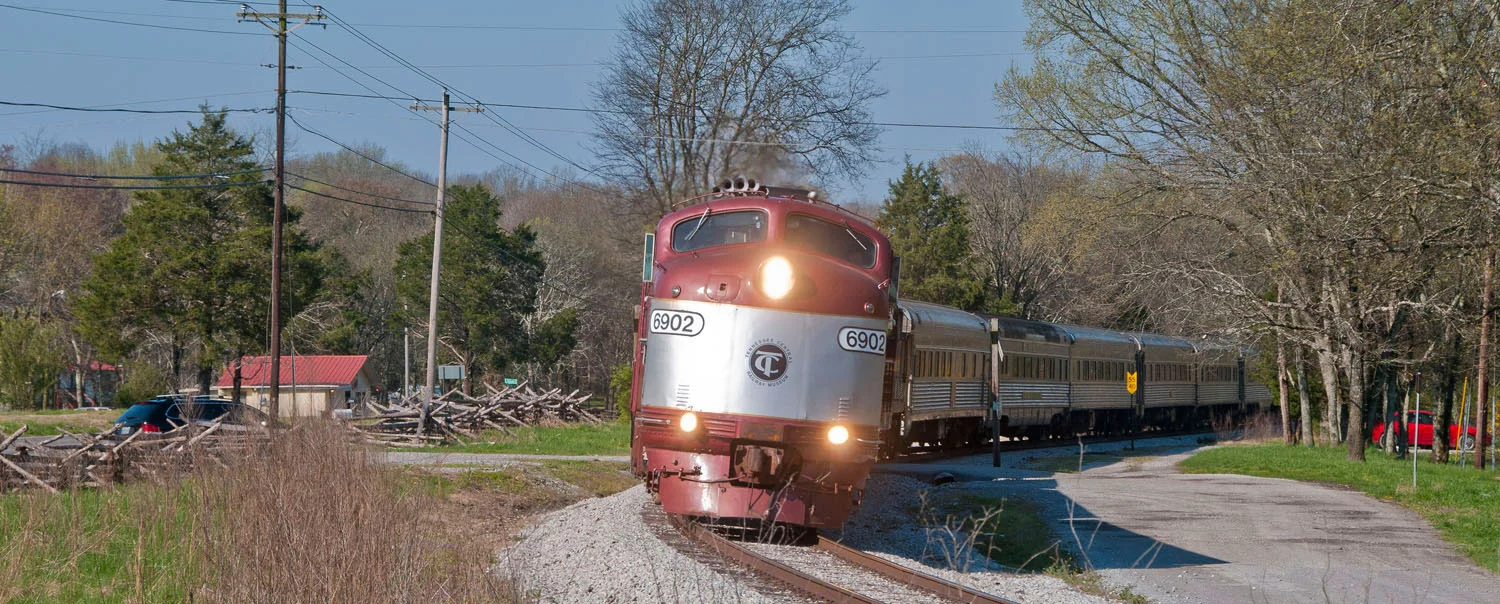 A 14 car-long matching stainless steel TCRM railway excursion, behind its fleet of first generation diesels, rounds the curve near Mt. Juliet in March 2016. It would look nice with a 4-8-4 on the point. Photo: D. Ward