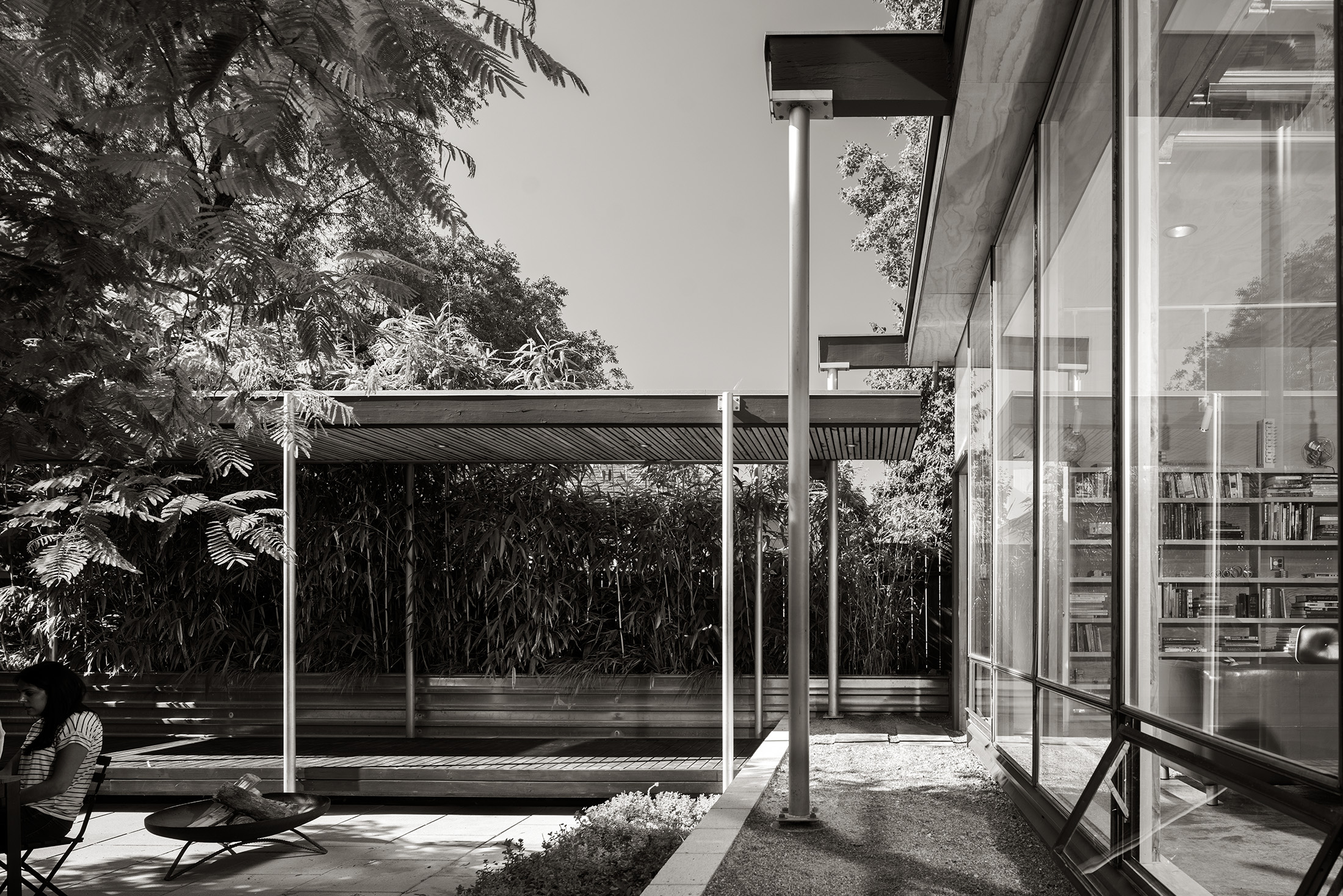 Grasshopper Studio courtyard black and white