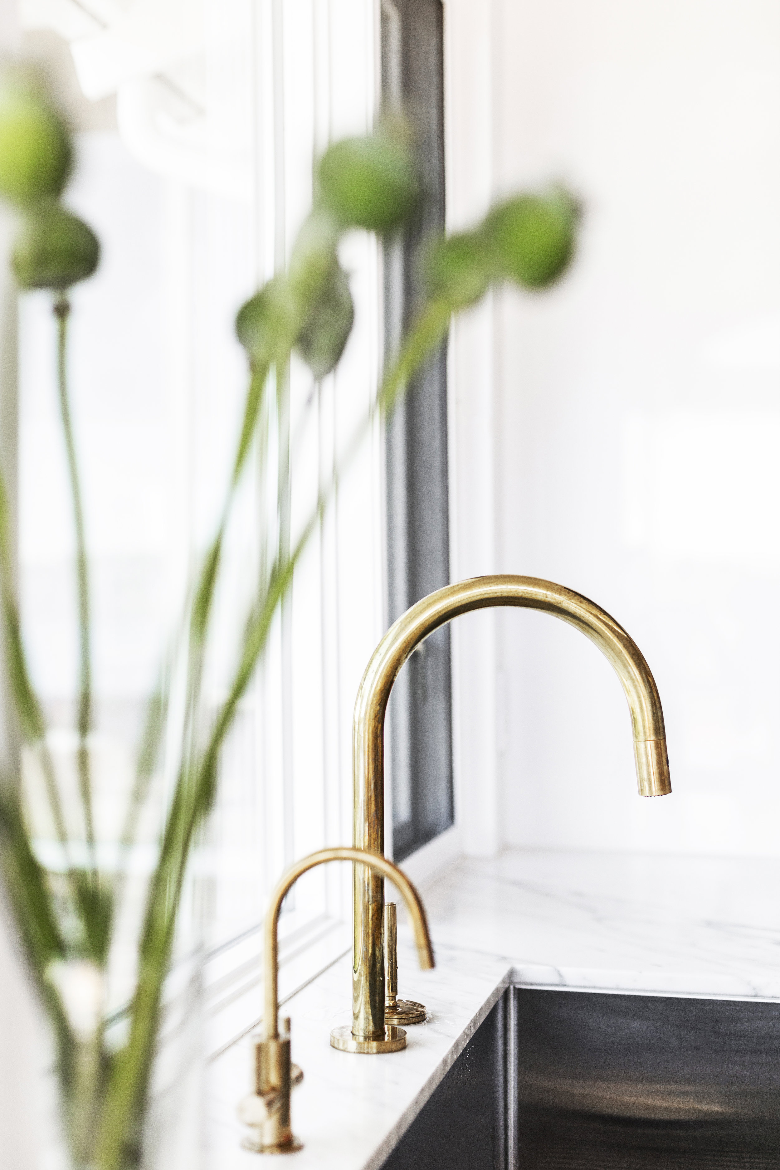 A material palette of marble, oak, cedar, terrazzo floors and bronze fixtures creates a warm, modern feel.