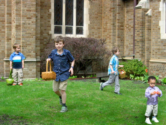 4.51 Easter kids on lawn.JPG