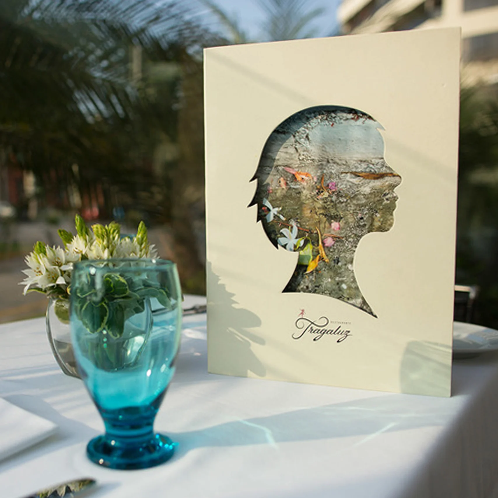 Carta tapa con troquel y textura fotográfica