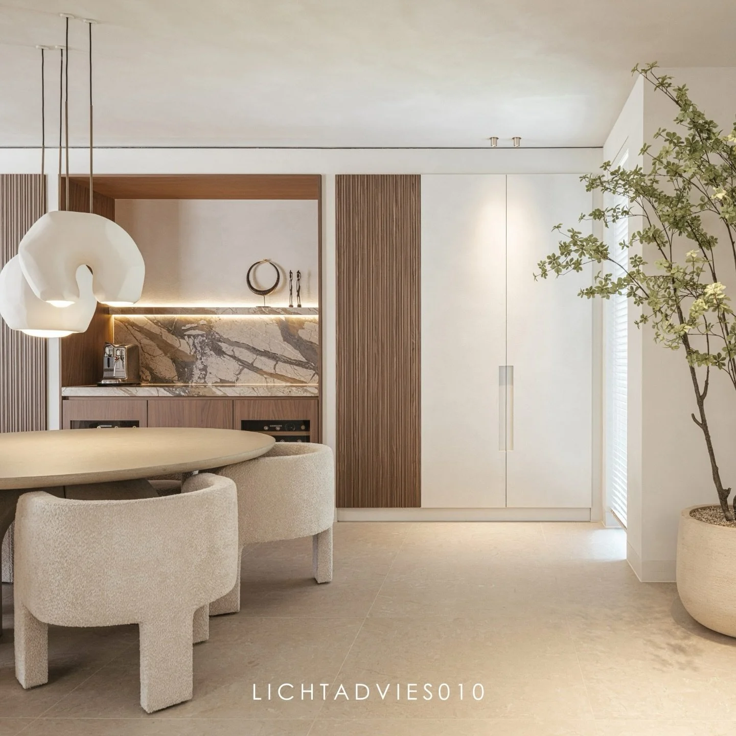 The serene interior asked for delicate lighting. We haven chosen for a balanced combination of @onea_denmark base lighting and the exceptional Moonstone collection from @giopatocoombes 

Captured by @peter_baas_photography 
Designed by @studiodebliec