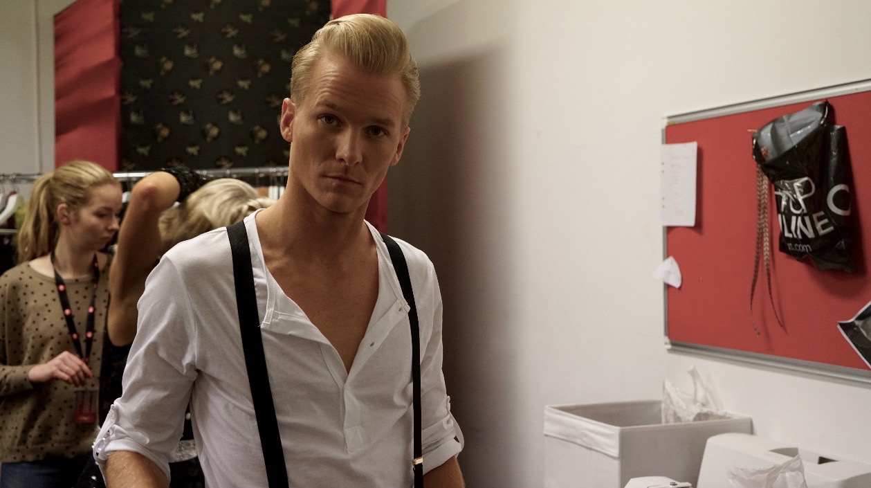 Fredric börjar bli redo för ännu ett nummer i Lindy hop