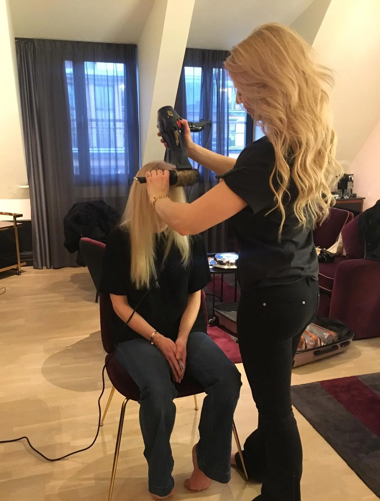 Både make up artist och även stylist var på plats och fixade. 