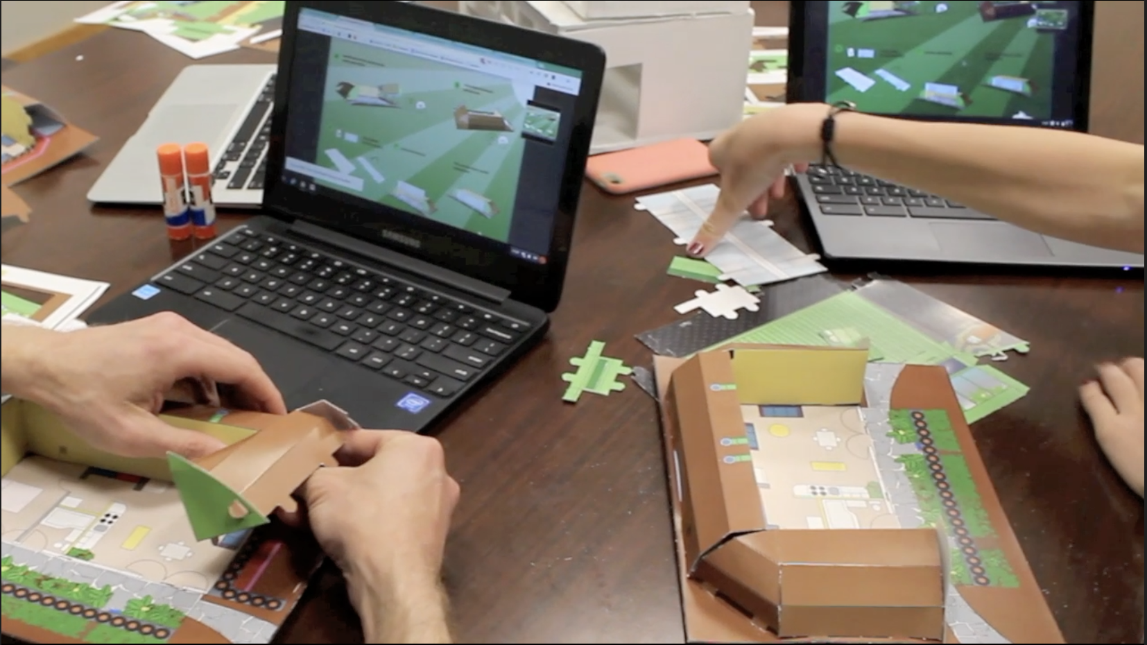 Class with Ebooks and Model Kits .png