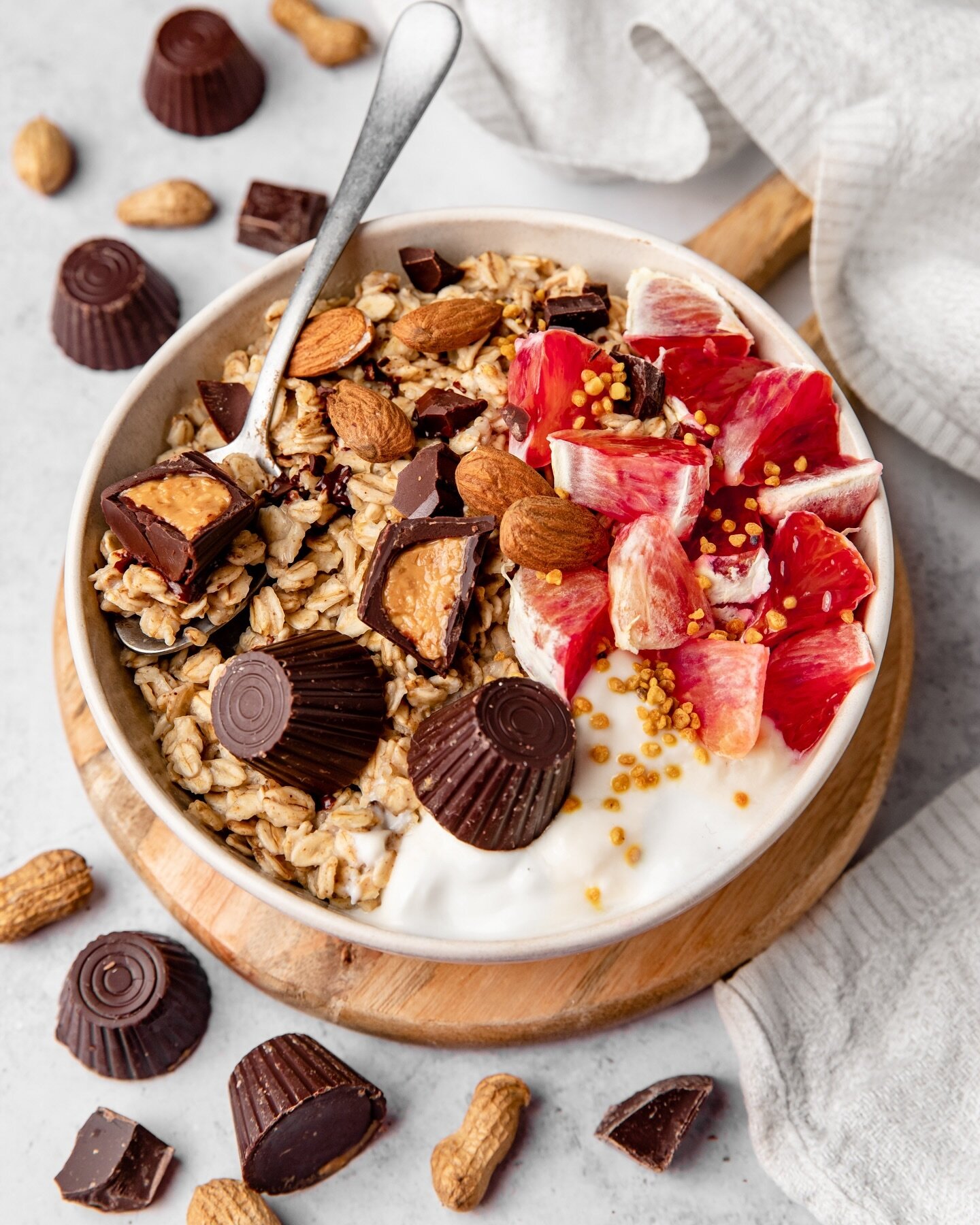 Best topping ever ! 😉

.

Agr&eacute;menter son bol de granola avec nos mini-palets chocolat noir beurre de cacahu&egrave;tes ! 😋 

.

#lovegonuts #peanutbutter #peanutbuttercups #chocolat #beurredecacahuetes #bowl #petitdejeuner #breakfast #granol