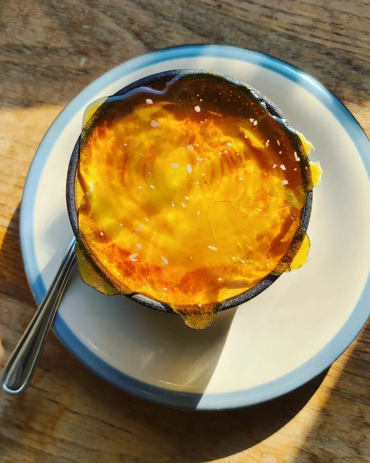 Reviving my Creme Brulee Latte this morning 🤤 Lemme know if you want a recipe ☕
.
.
.
#specialtycoffee #latteart #latteartgram #coffeeculture #espresso #baristagram #homebarista #coffeerecipes