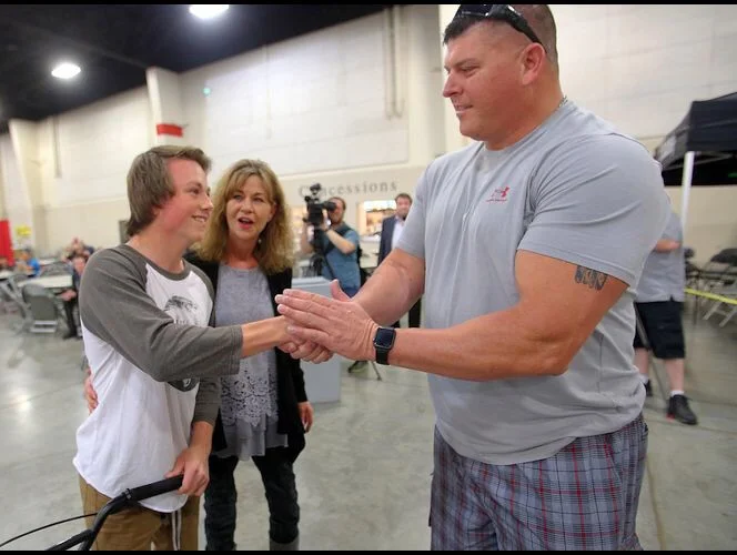 Anthony Hilton, left, with Sgt. Travis Brower, right; Photo: Chris Samuels/Deseret News